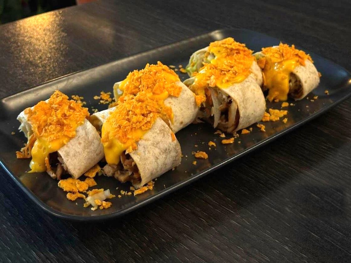 PitaLab Sushi Döner — durum gevuld zoals een sushi roll