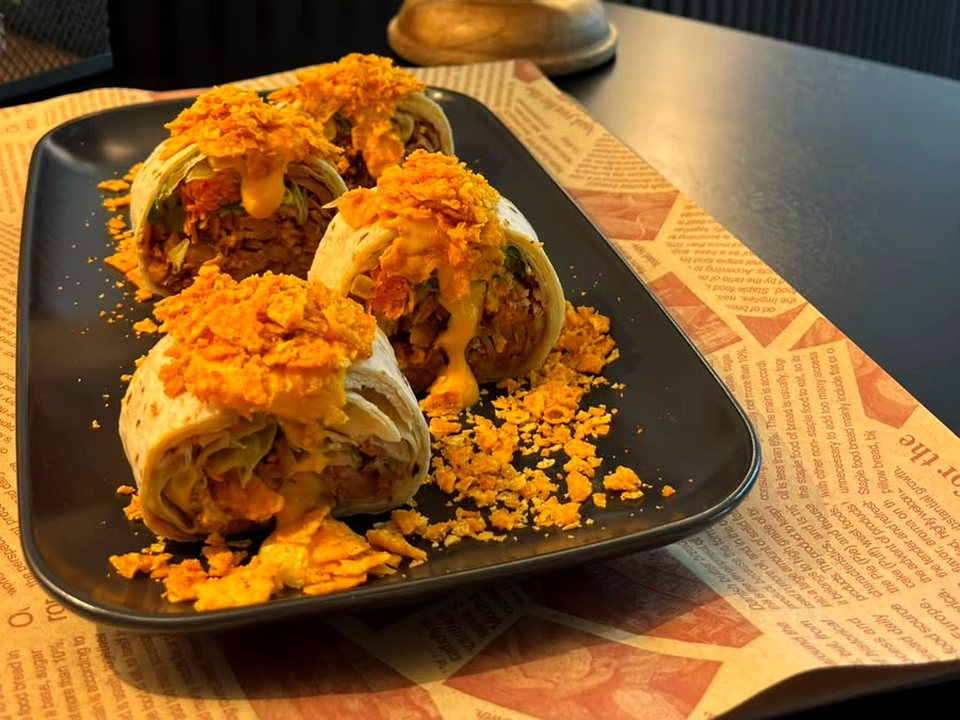 PitaLab Sushi Döner — durum gevuld zoals een sushi roll